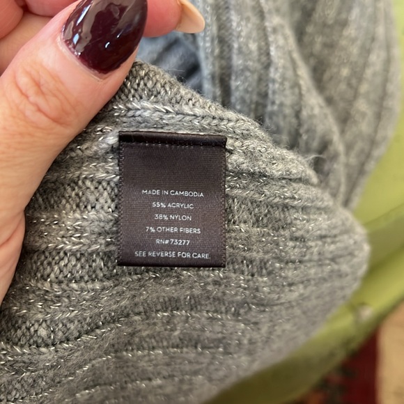 Simply Vera Wang Sweather - Picture 5 of 5